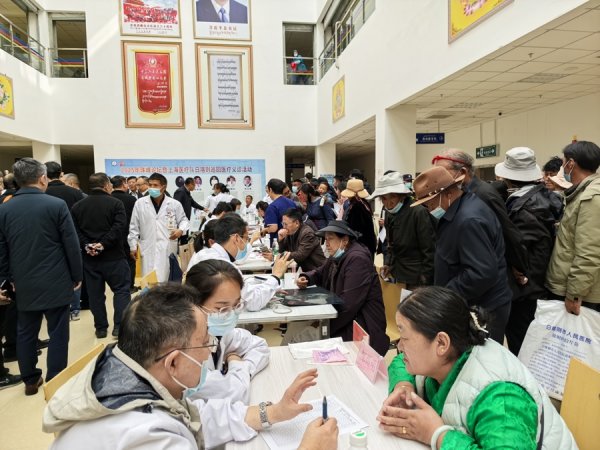 长红配资 “高峰”带“高原”：上海医疗卫生“组团式”援藏十年接力